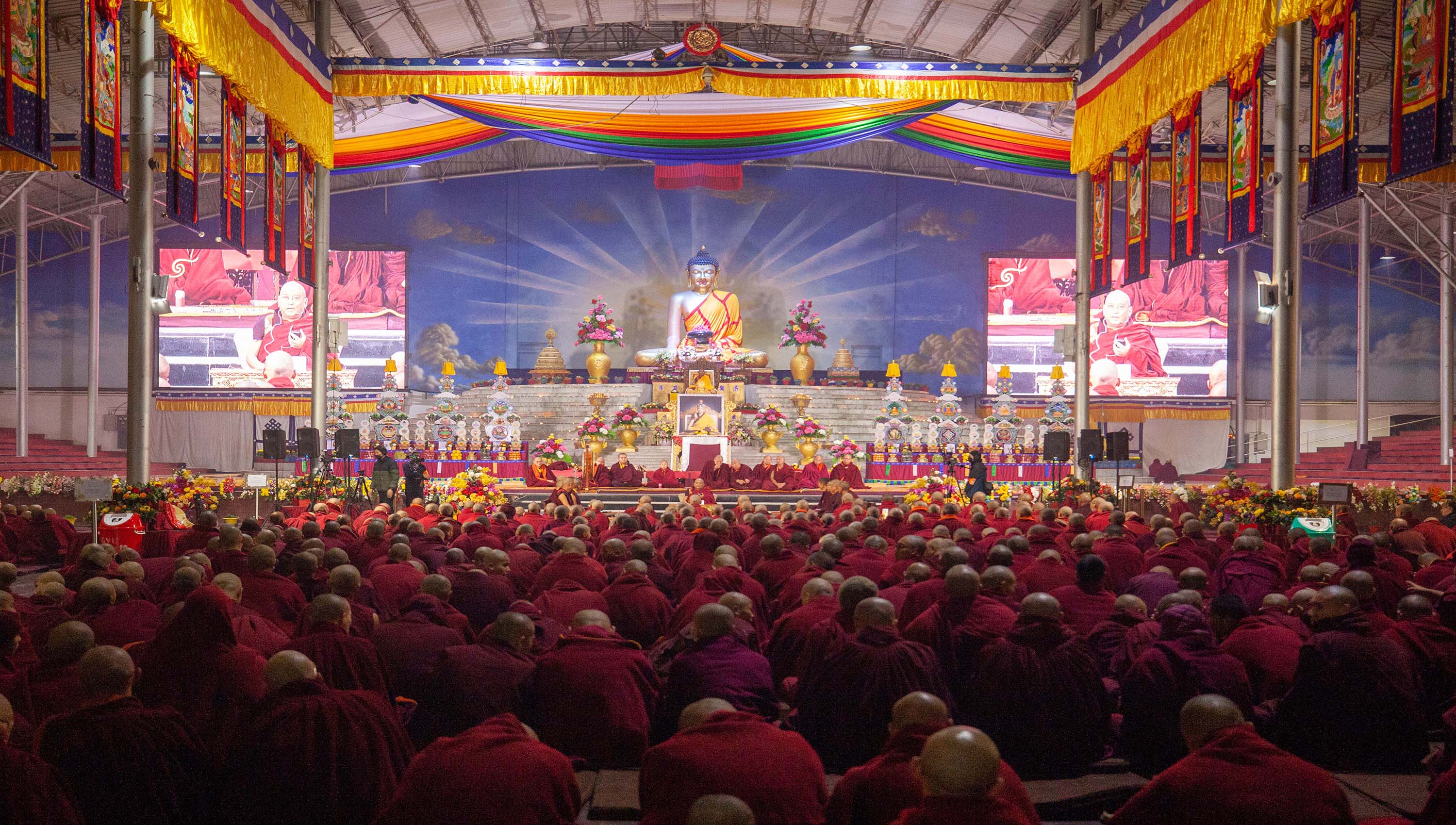 ༄༅།  །འཕགས་ཡུལ་རྡོར་གདན་རྒྱལ་ཡོངས་བཀའ་བརྒྱུད་སྨོན་ལམ་ཆེན་མོའི་སྐབས་སུ་བཀའ་བརྒྱུད་དགུན་ཆོས་ཀྱི་ཆ་ཤས་སུ་གྱུར་པ་རྩོད་གླེང་ཆེན་མོ་ཞེས་ཚོགས་སྲོལ་ཡོད་པ་ལྟར།