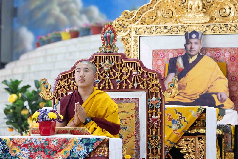 ༧སྐྱབས་རྗེ་འབོ་དཀར་མཆོག་སྤྲུལ་རིན་པོ་ཆེ་མཆོག་གིས་འགྲོ་དོན་མཁའ་ཁྱབ་མའི་གསུང་ཆོས་བསྩལ་བ།