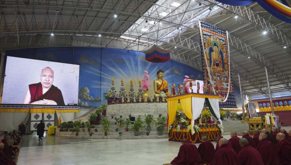 བཀའ་བརྒྱུད་སྨོན་ལམ་ཆེན་མོ་ཐེངས་བཞི་བཅུ་པའི་སྔོན་འགྲོ་གསུང་ཆོས་ཉིན་དང་པོ། 
